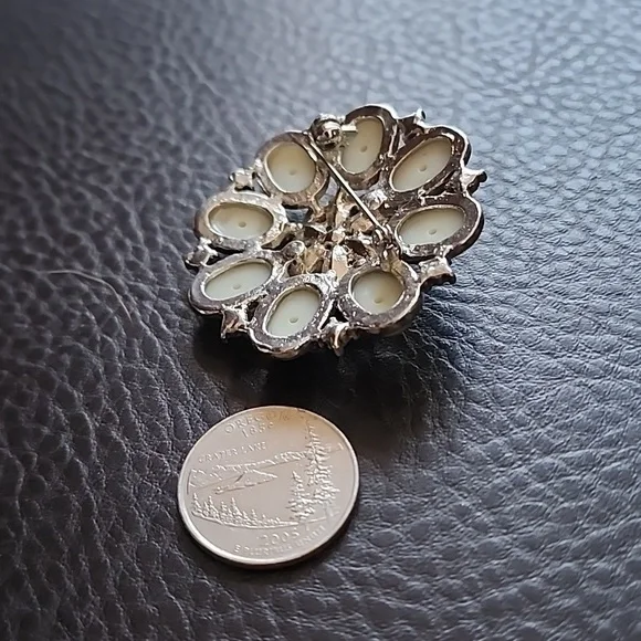 Brooch - Picture 9 of 9